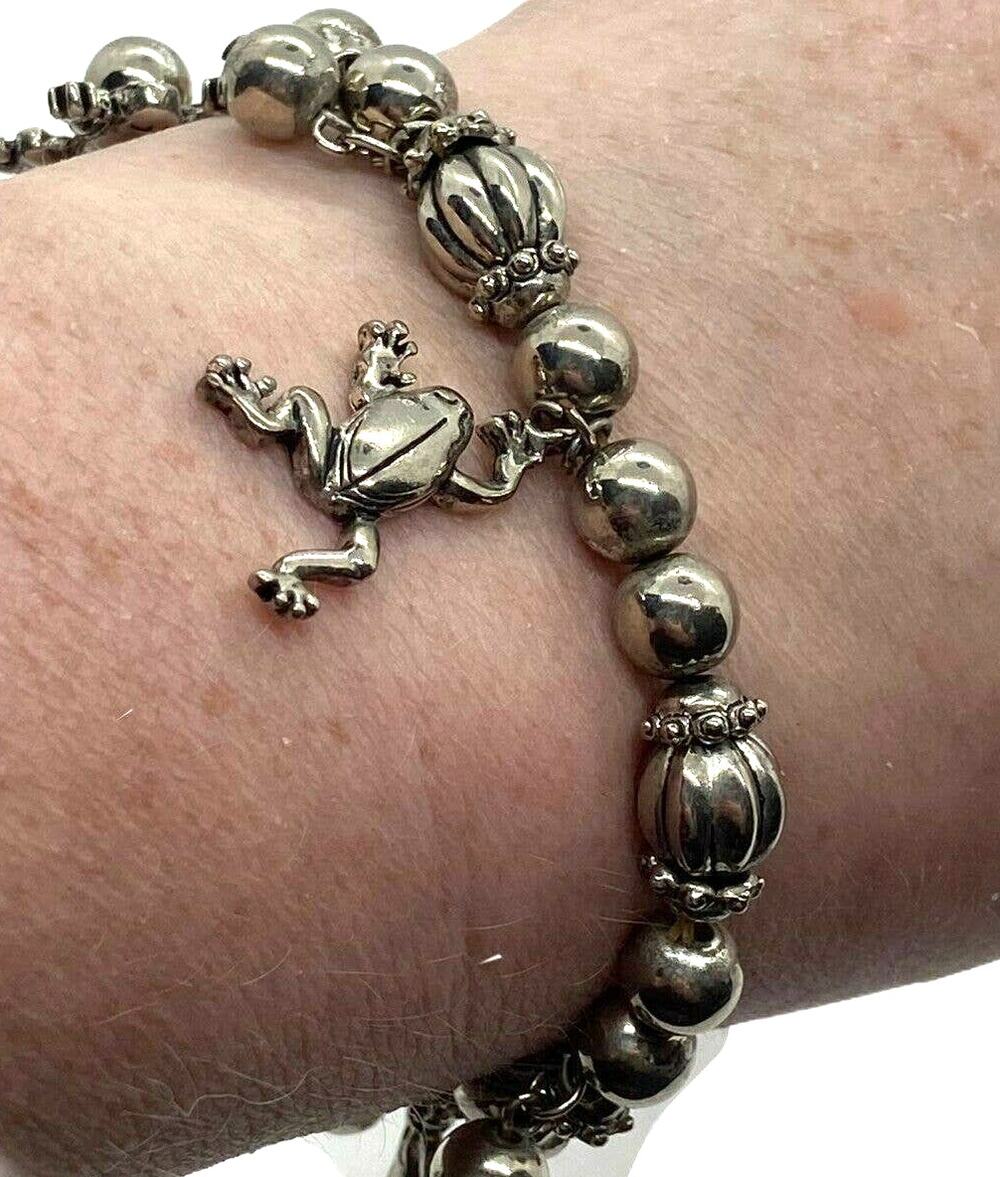 Frog Charm Bracelet Stretch Silver Tone Retro Novelty Fun Amphibians Vintage